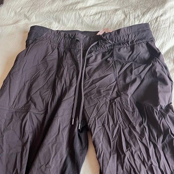 Lululemon dance studio crop - Picture 3 of 3